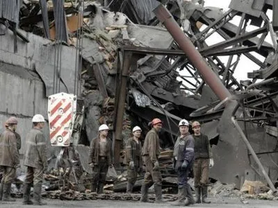 Из пострадавшей от обстрелов шахты Засядько попытаются вручную поднять более 200 горняков - М.Волынец