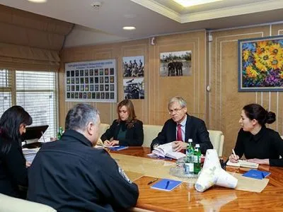 А.Аваков обсудил с главой Красного Креста ситуацию в Авдеевке
