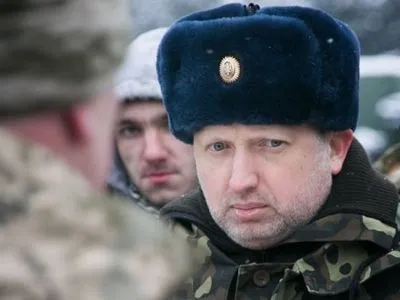 О.Турчинов закликав українських військових бути готовими до контрнаступу