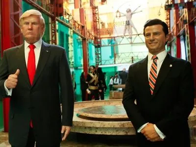 Восковые копии президентов США и Мексики "встретились" в музее Мехико