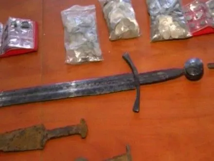 Средневековый меч из Ровенской области контрабандисты хотели продать за 15 тыс. фунтов