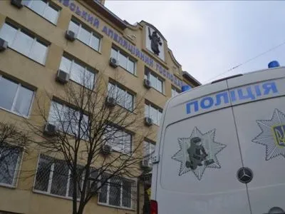 Львівські правоохоронці двічі обстежували "заміноване" приміщення суду
