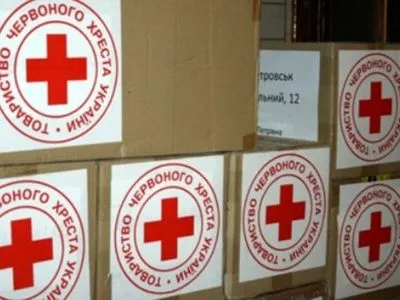 Конвой Красного Креста привез в Авдеевку одеяла, матрасы и свечи