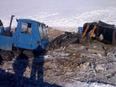 Спасатели в Днепропетровской области изъяли из реки школьный автобус
