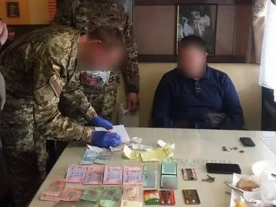 На Львівщині на хабарі затримали помічника нардепа