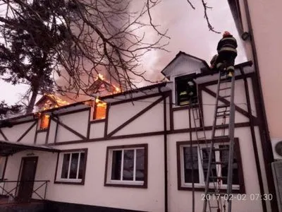 Спасатели потушили пожар в кафе в Киевской области