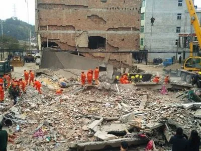 На сході Китаю обвалилися три житлові будинки, загинуло четверо осіб