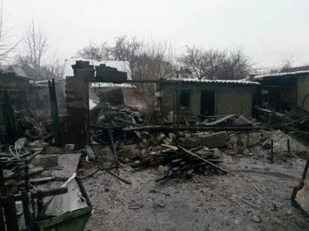 В результате ночного обстрела в Авдеевке повреждены 8 домов