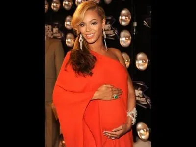 Співачка Бейонсе повідомила, що вагітна двійнею