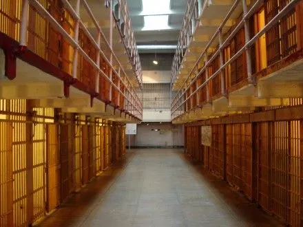 В США заключенные в одной из тюрем захватили охранников в заложники