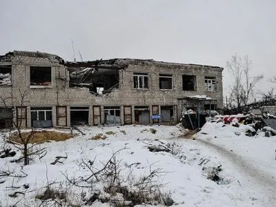 Бригада ремонтників розпочала відновлювальні роботи на місці ЛЕП у районі Авдіївки