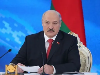 А.Лукашенко заявил, что не позволит "бросать камни в сторону россиян"