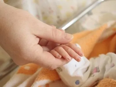 Двомісячну дитину врятували від горе-матері на Хмельниччині