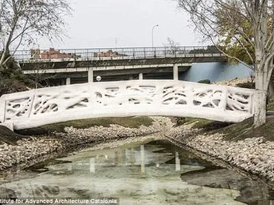 Мост напечатанный на 3D-принтере возвели в Мадриде