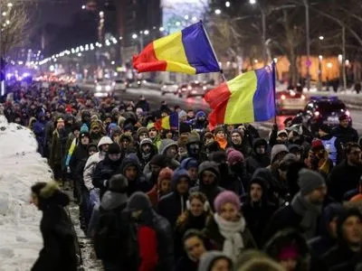 Уряд Румунії скасував указ про амністію корупціонерів після масових протестів