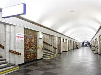 Станцию ​​метро "Крещатик" закрыли на вход и выход из-за "заминирования"