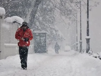 Из-за снегопада на улицах Киева появились спецавтомобили повышенной проходимости