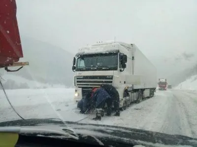 Сегодня въезд крупногабаритного транспорта в Киев будет ограничено из-за погодных условий