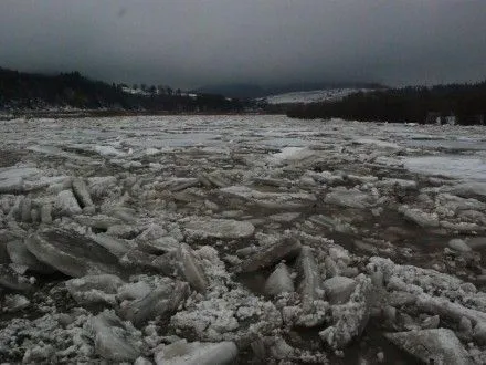 Спасатели опубликовали видео подрыва ледового затора на р. Стрый во Львовской области