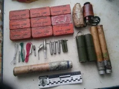 СБУ вилучила велику кількість вибухівки у військовослужбовця у Кропивницькому