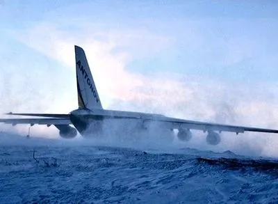 Літак "Антонов" врятував Boeing у канадській Арктиці