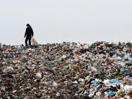 Возле Запорожья обнаружили масштабную свалку опасных отходов
