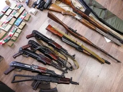 Подробиці вилучення арсеналу зброї і боєприпасів на Хмельниччині повідомили правоохоронці