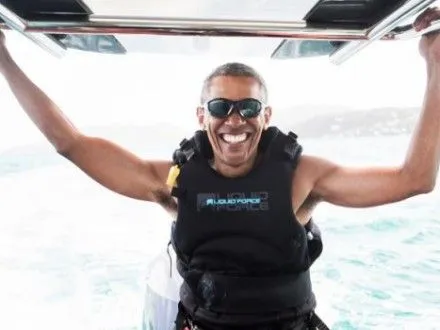 Б.Обама на острове миллиардера Р.Брэнсон освоил кайтбординг