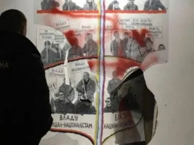 Появилось видео жестокого погрома выставки украинского художника о Майдане