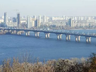 У Києві відремонтують освітлення мосту Патона