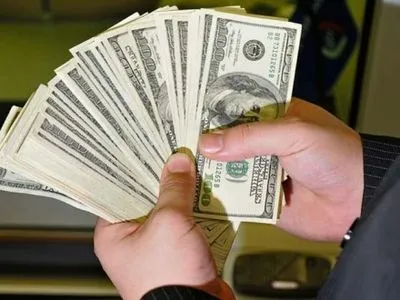 Киевского таможенника разоблачили на взятке в почти 6 тыс. долларов