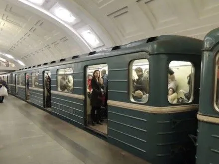 Машинист метро в Харькове спас женщину от самоубийства