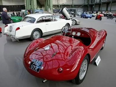 В Париже открылась выставка ретро-автомобилей