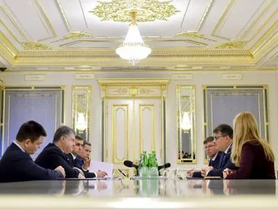 П.Порошенко і голова МЗС Литви обговорили загострення ситуації на Донбасі