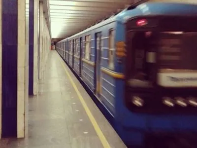 Женщина упала на рельсы в харьковском метро