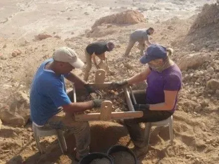 Археологи нашли пещеру, где хранились свитки Мертвого моря