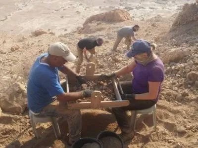 Археологи знайшли печеру, де зберігалися сувої Мертвого моря