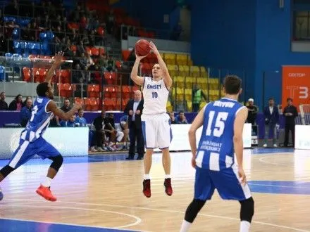 basketbolist-zbirnoyi-ukrayini-d-lukashov-dopomig-yeniseyu-vigrati-match-pley-off-kubka-yevropi-fiba