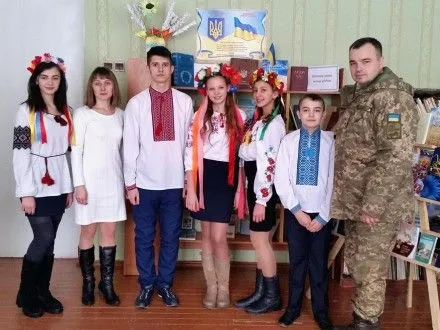 Діти Луганщини разом із військовими записали вірш-підтримку до всієї України