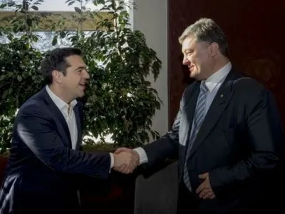 П.Порошенко проинформировал А.Ципраса о ситуации на Донбассе