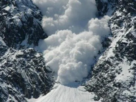 Группа туристов в Бурятии попала под лавину