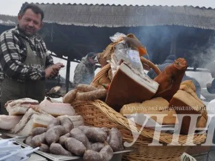 Стейки, бограч, гуляш - в Закарпатской области в мастерстве соревновались украинские и венгерские мясники