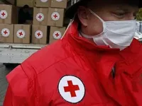 Восемь грузовиков "Красного Креста" с гуманитаркой проследовали на оккупированный Донбасс