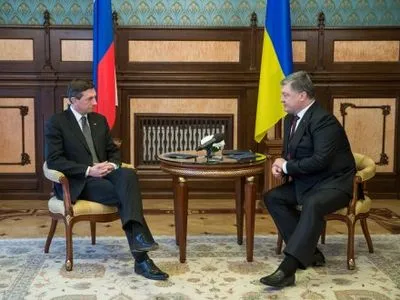 П.Порошенко обсудил с президентом Словении необходимость продолжения санкций против РФ