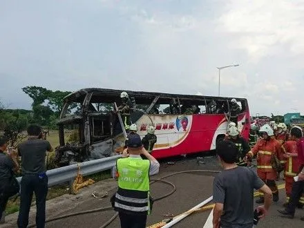 Кількість жертв ДТП з пасажирським автобусом у Тайвані збільшилась до 32 осіб
