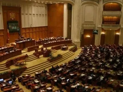 Парламент Румынии единодушно проголосовал за антикоррупционный референдум