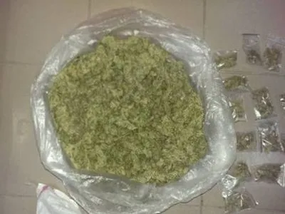 Близько 3 кг марихуани вилучили у мешканки Запоріжжя