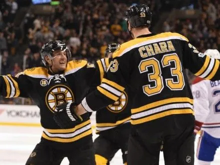 Хоккеисты "Бостона" одержали третью подряд победу в НХЛ