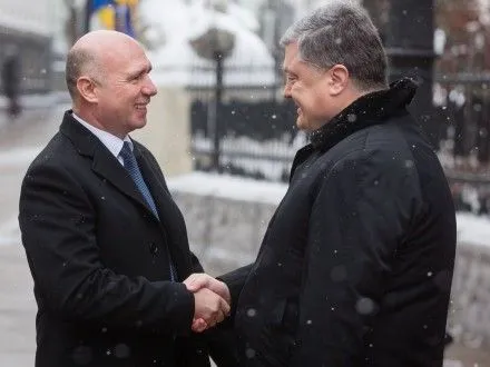 П.Порошенко розпочав зустріч з прем'єром Молдови