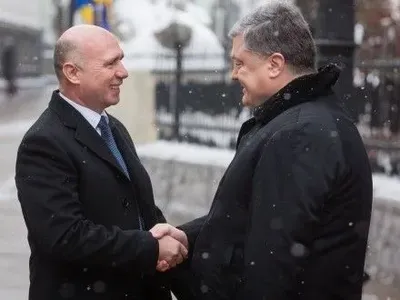 П.Порошенко начал встречу с премьером Молдовы